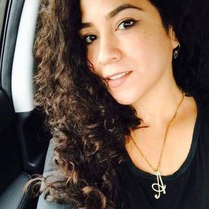 Meet your Posher, Azalea